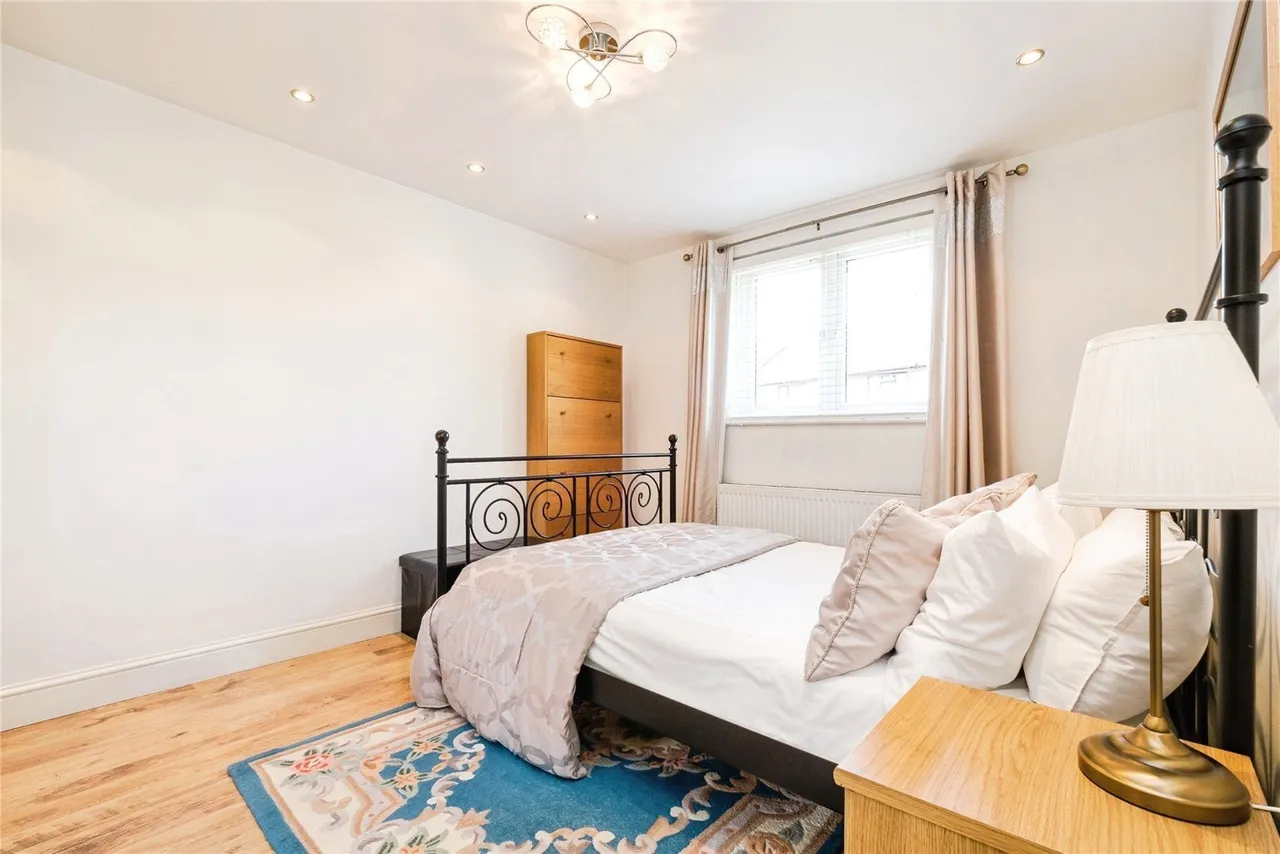 Ashingdon Close, Chingford, E4, photo 10