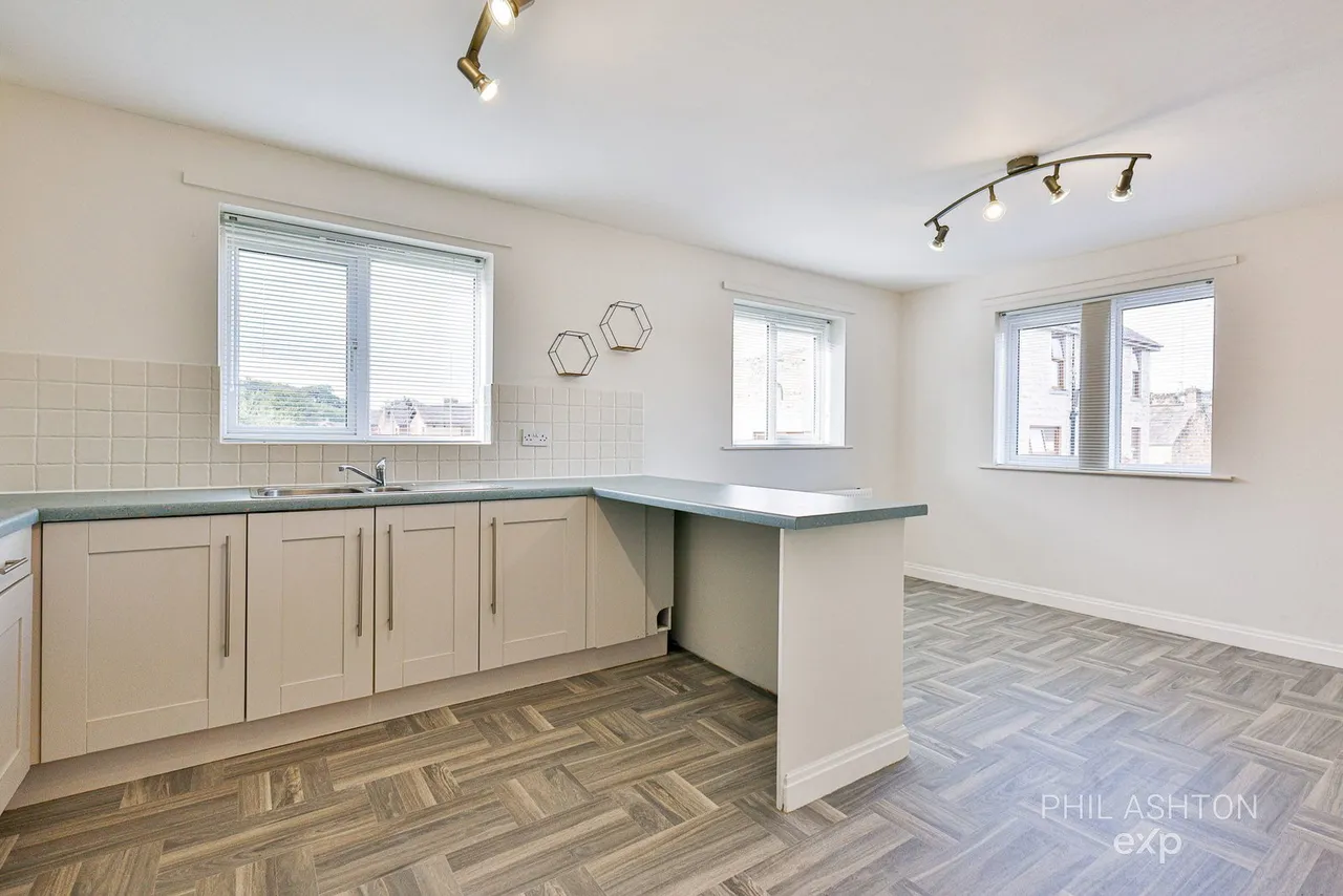 Holmefield Gardens, Barrowford, Nelson, BB9 8NW, photo 3
