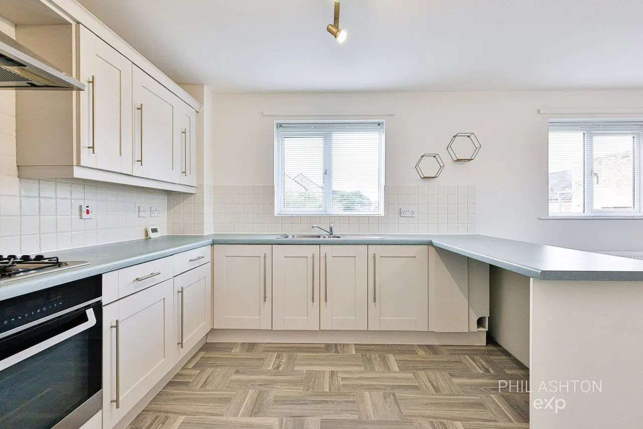 Holmefield Gardens, Barrowford, Nelson, BB9 8NW, photo 6