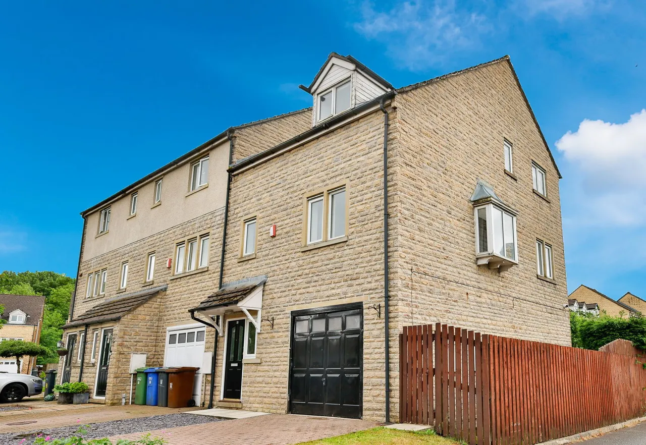 Holmefield Gardens, Barrowford, Nelson, BB9 8NW, photo 2