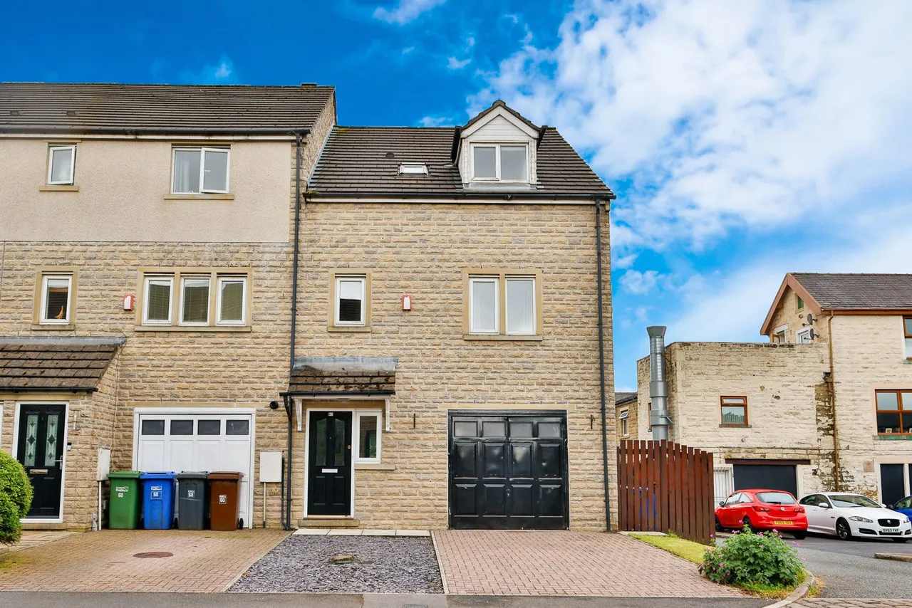 4 bed house for sale — Holmefield Gardens, Barrowford, Nelson, BB9 8NW