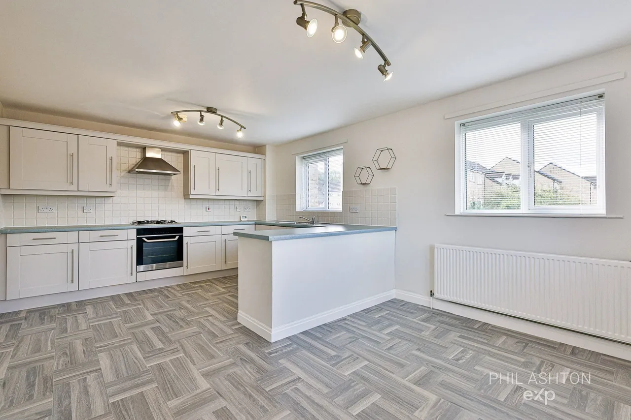 Holmefield Gardens, Barrowford, Nelson, BB9 8NW, photo 5