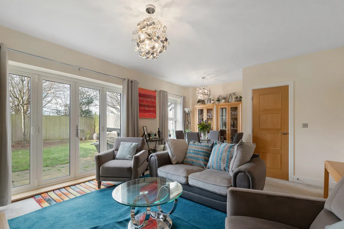 Roper Crescent, Sunbury-on-thames, TW16, photo 3