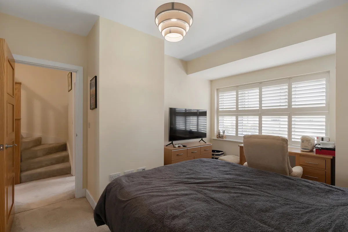 Roper Crescent, Sunbury-on-thames, TW16, photo 6