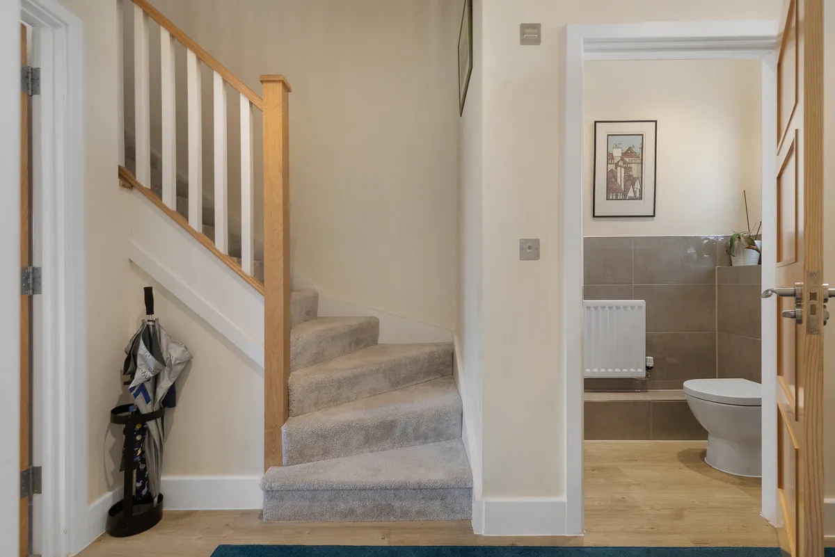 Roper Crescent, Sunbury-on-thames, TW16, photo 5