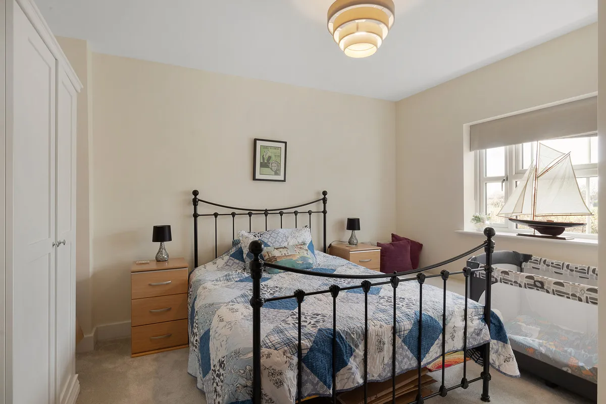 Roper Crescent, Sunbury-on-thames, TW16, photo 7