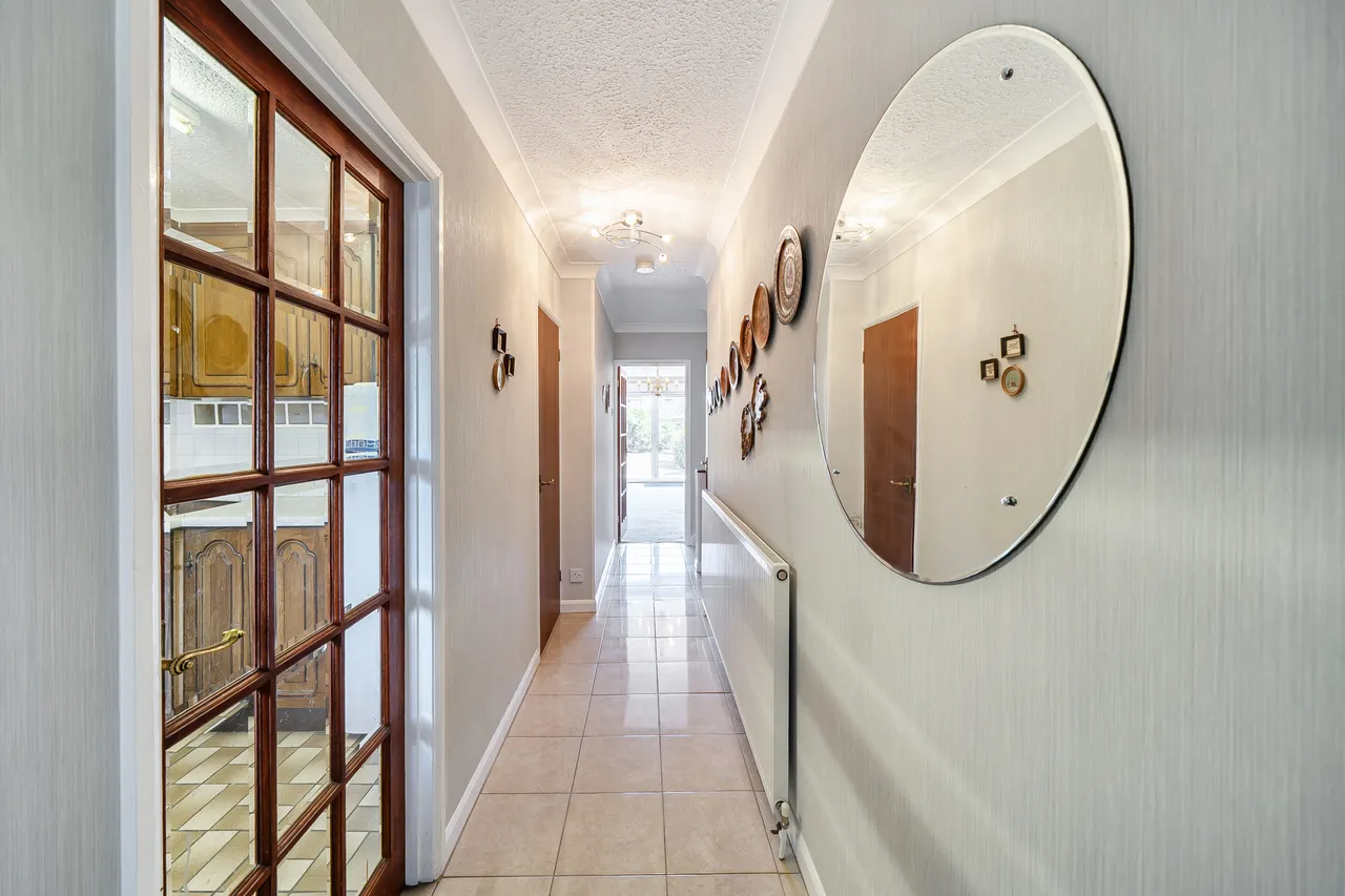 Manor Close, Ruislip, HA4, photo 5