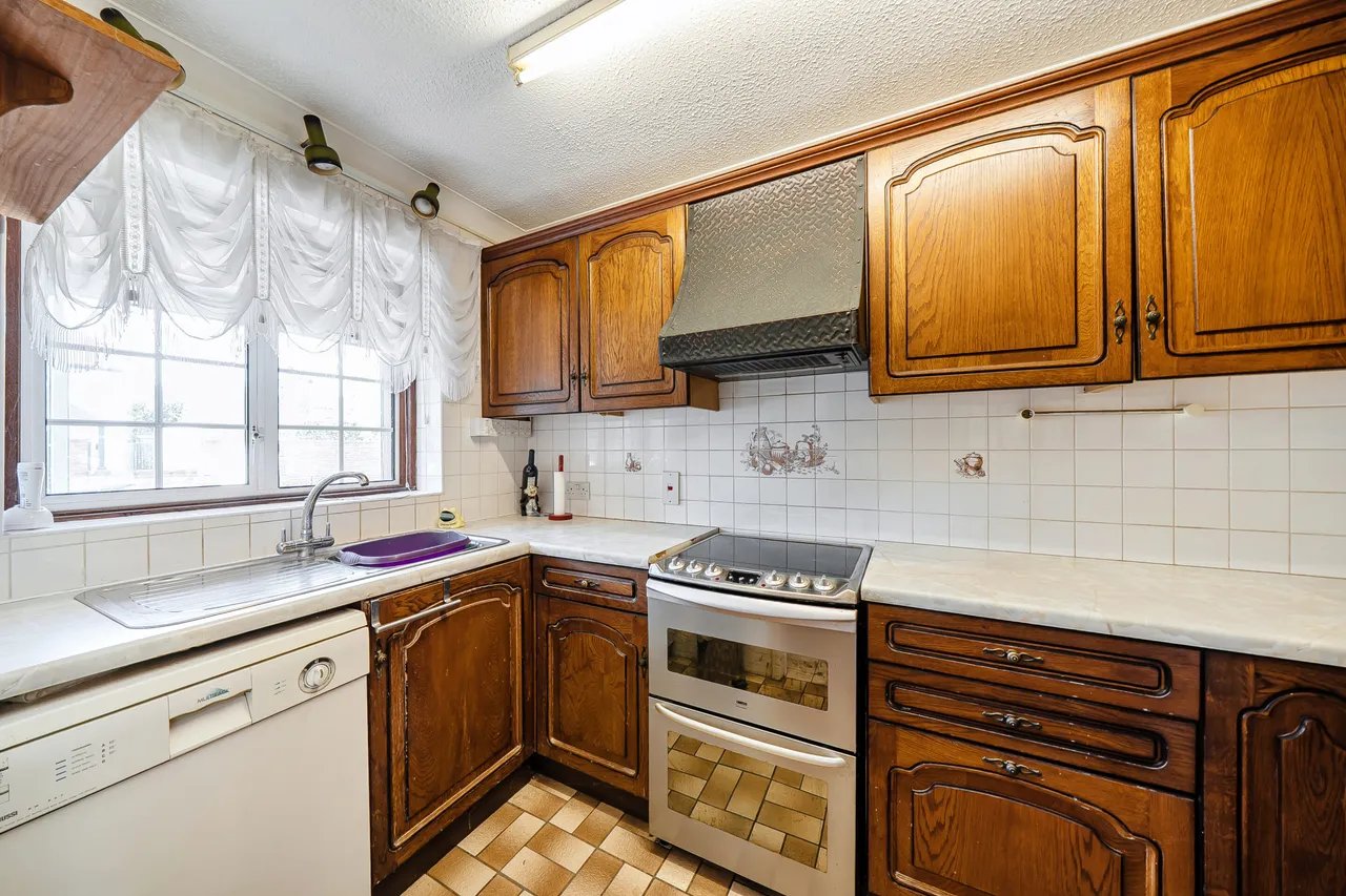 Manor Close, Ruislip, HA4, photo 6