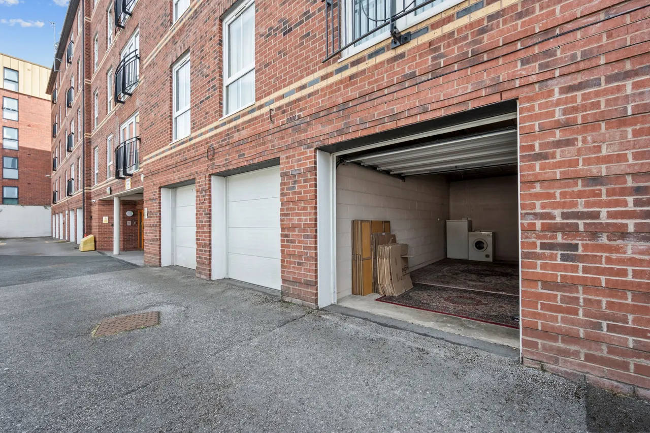 Palmyra Square North, Warrington, WA1, photo 6