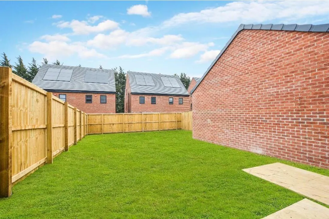 Eliza Grant Road, LS15, photo 14