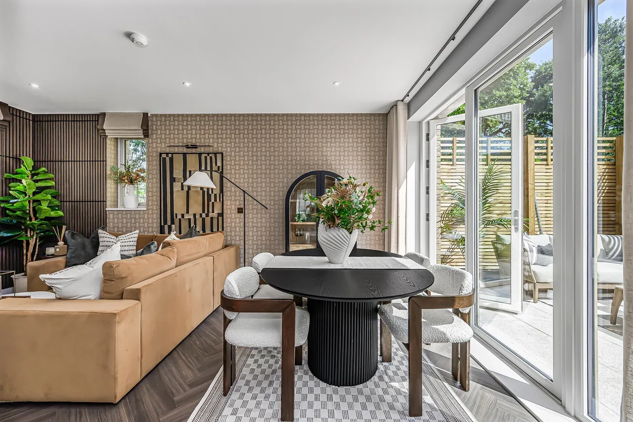 3 bed house for sale — Twyford Park, Twyford Abbey Road, Lon...
