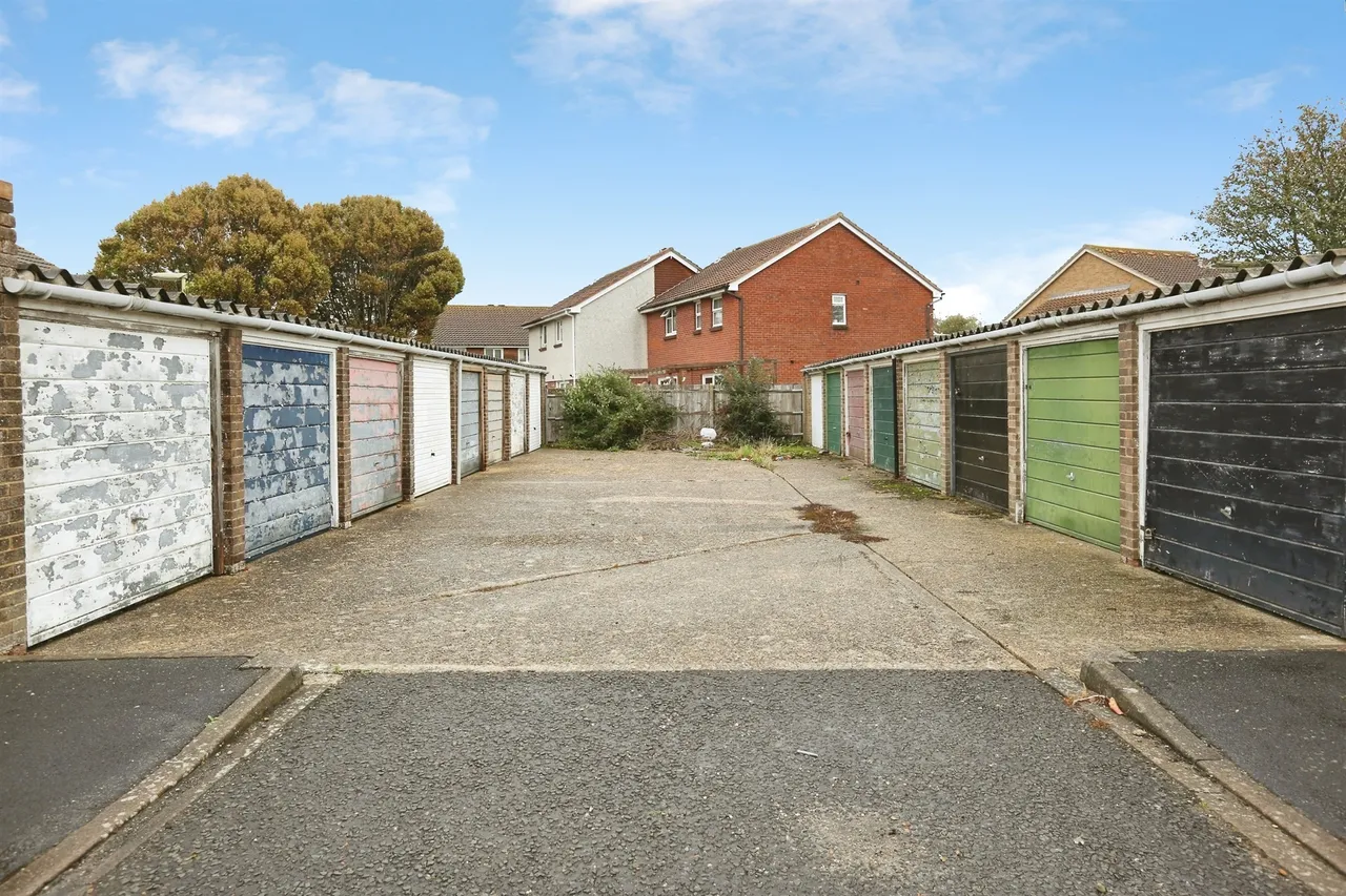 Dominie Walk, Lee-On-The-Solent, PO13, photo 2