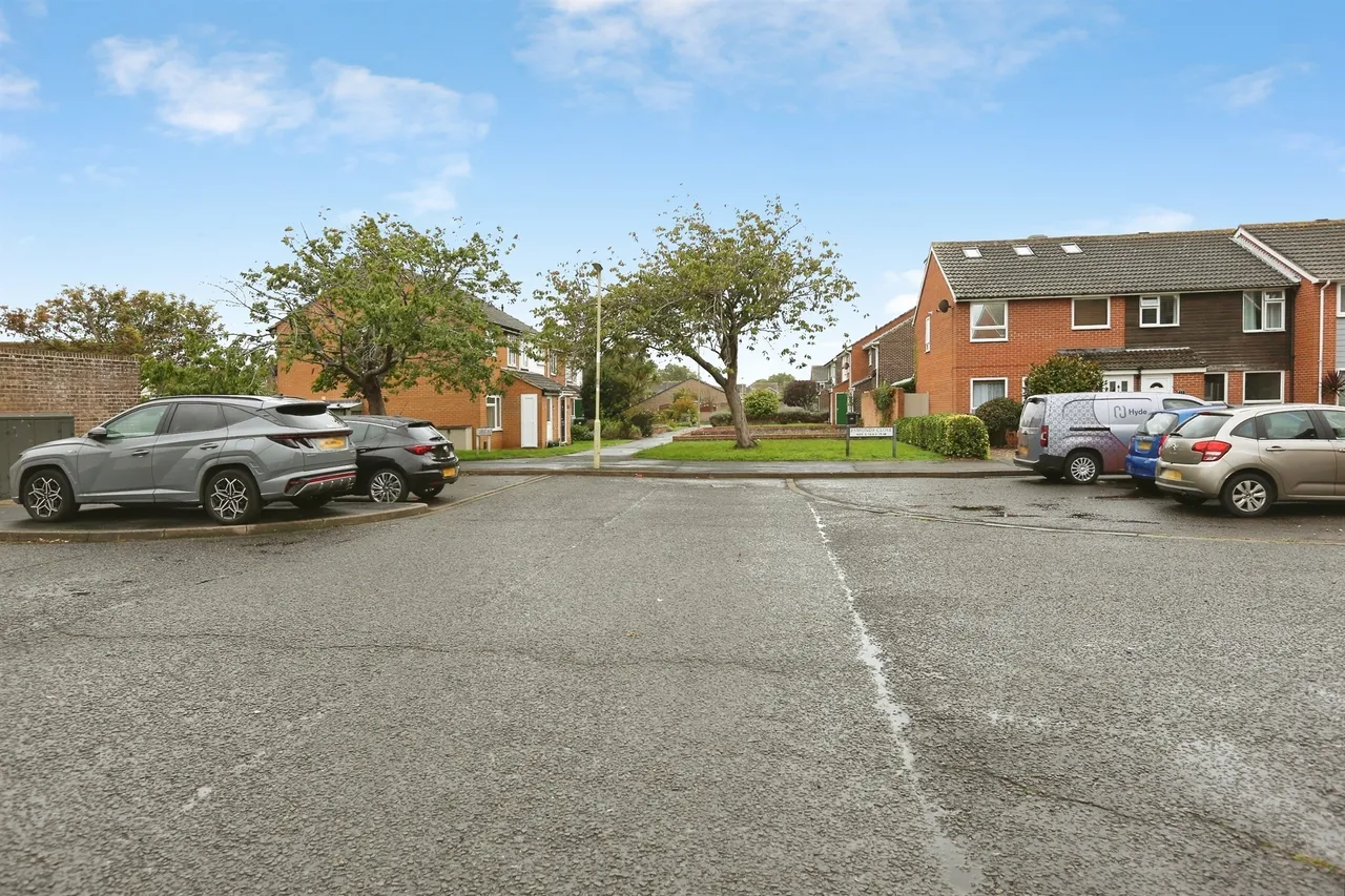 Dominie Walk, Lee-On-The-Solent, PO13, photo 3