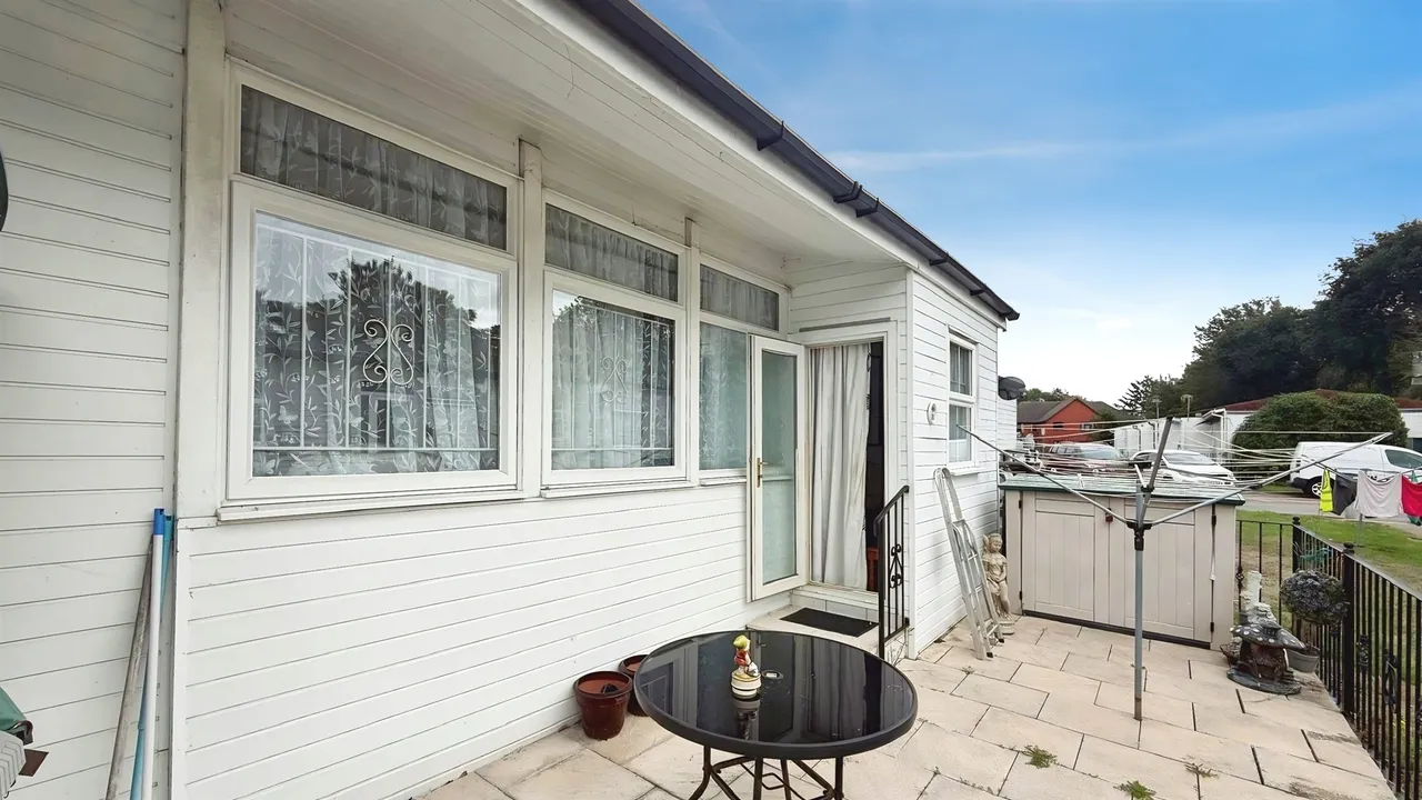 London Road, Clacton-On-Sea, CO16, photo 9