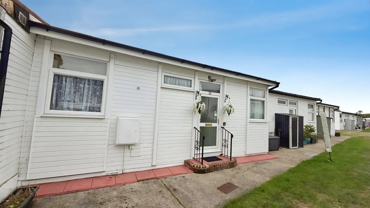 London Road, Clacton-On-Sea, CO16, photo 11