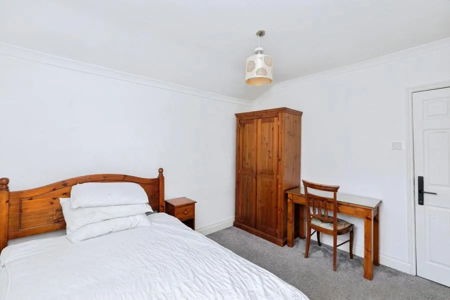 Durham Road, London, E16, photo 2