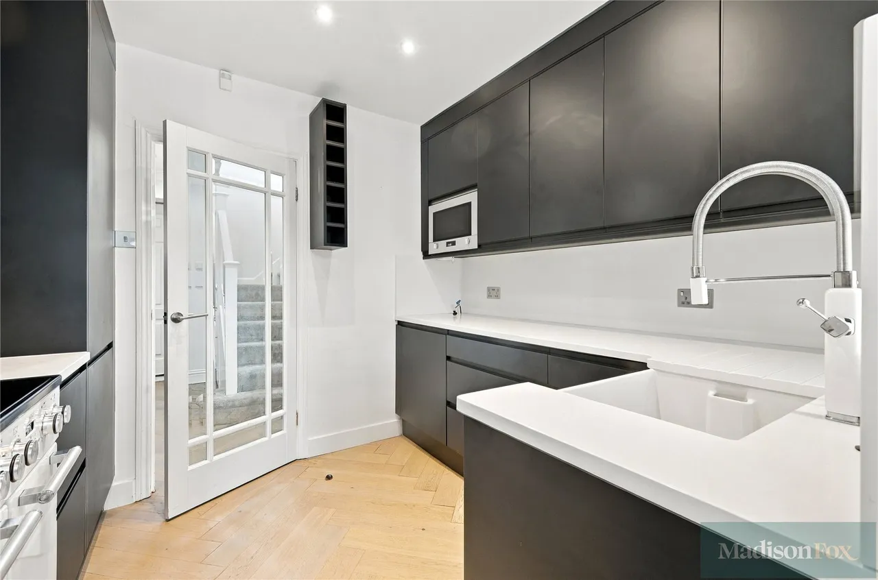 Kings Mews, Chigwell, IG7, photo 9