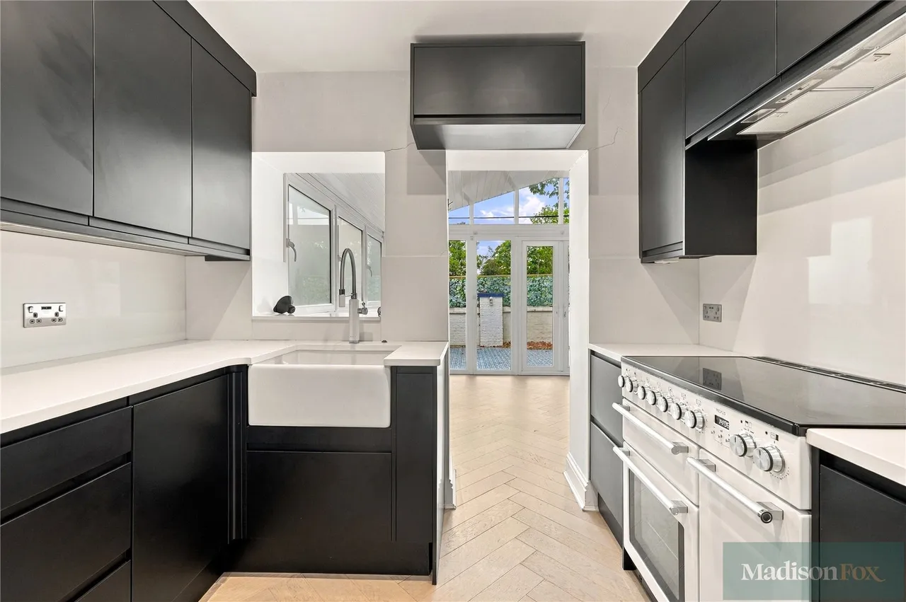 Kings Mews, Chigwell, IG7, photo 7