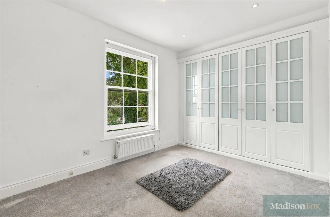 Kings Mews, Chigwell, IG7, photo 13