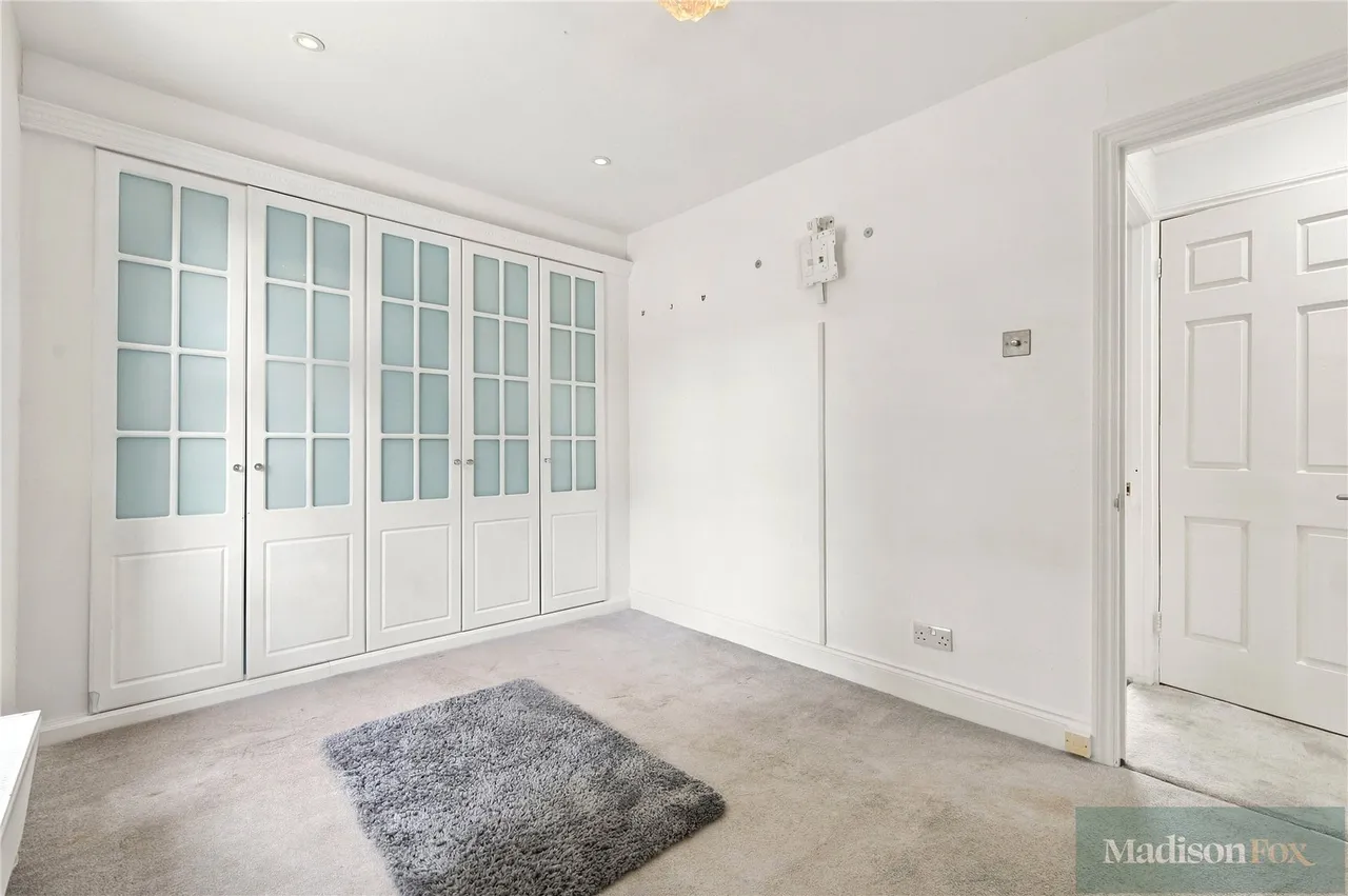 Kings Mews, Chigwell, IG7, photo 12