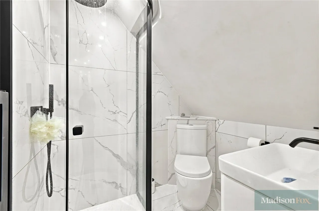 Kings Mews, Chigwell, IG7, photo 20