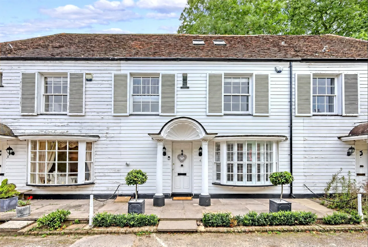 4 bed house for sale, Kings Mews, Chigwell, IG7