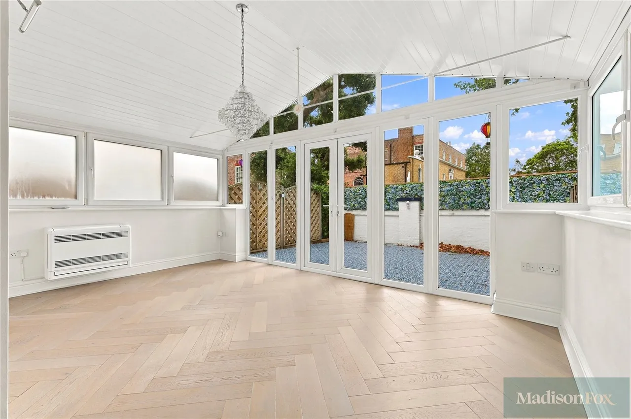 Kings Mews, Chigwell, IG7, photo 5