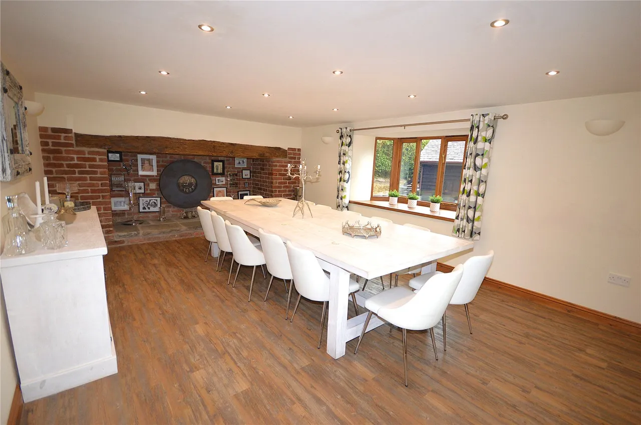 Bettws Cedewain, Newtown, photo 7