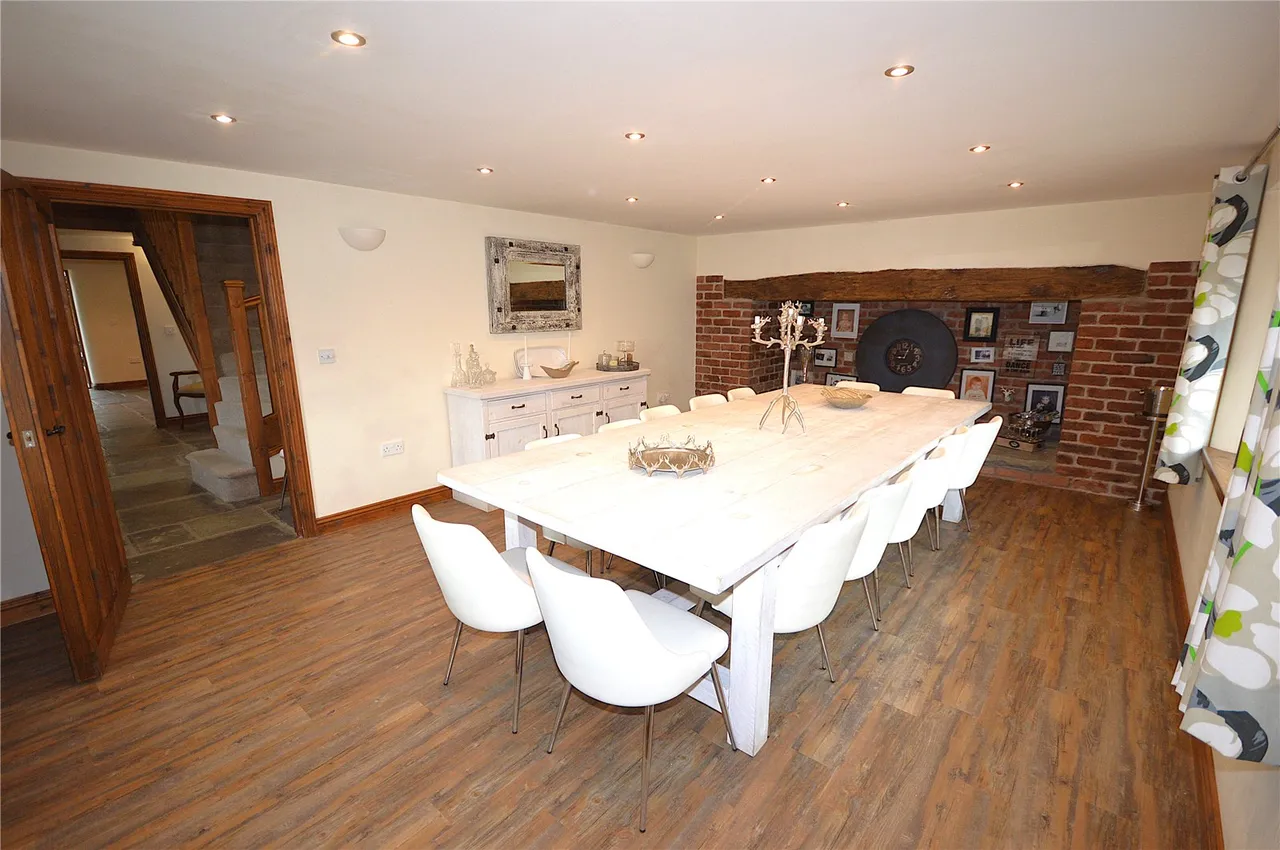 Bettws Cedewain, Newtown, photo 8