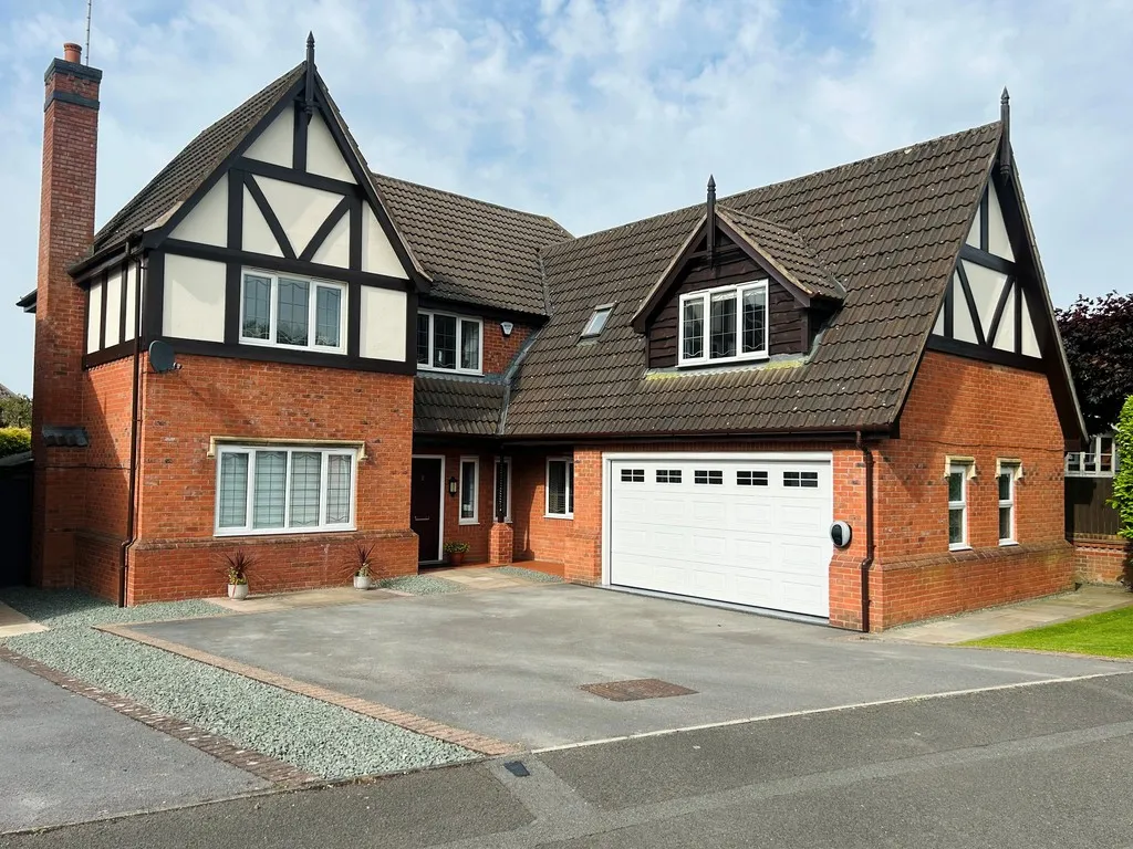 5 bed house for sale, Demontfort Way, Uttoxeter