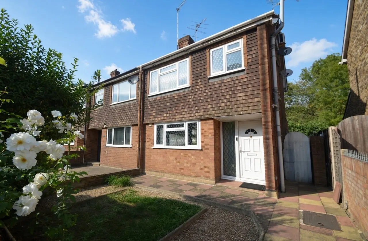 3 bed property to rent, London Road, Staines-upon-Thames