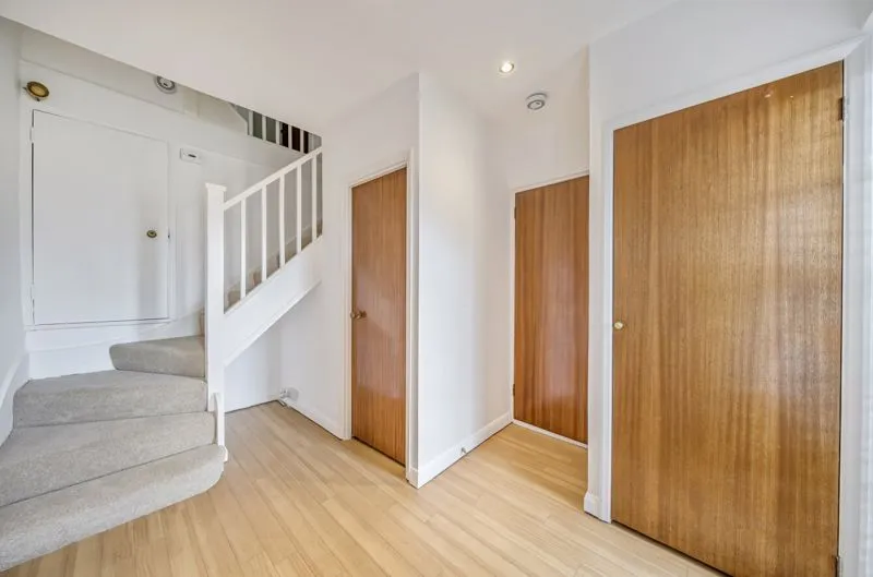 Warren Road, Purley CR8 1AA, photo 2