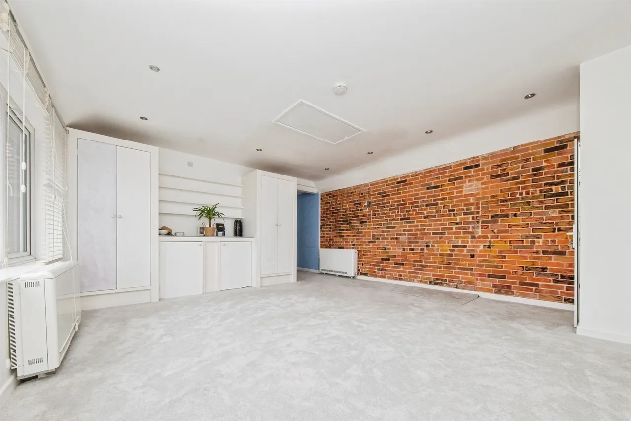 Blenheim Drive, Colchester, photo 2
