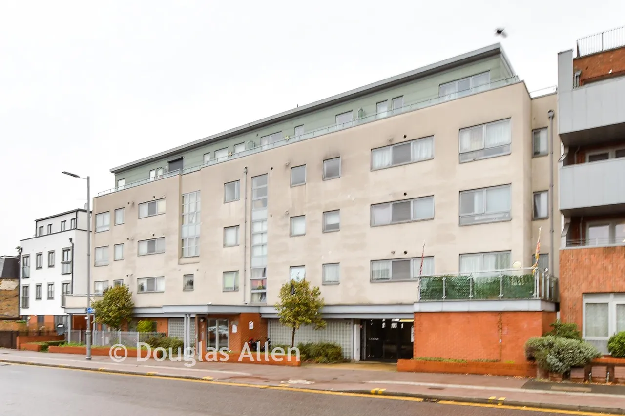 2 bed flat for sale, Lea Bridge Road, Walthamstow, E17