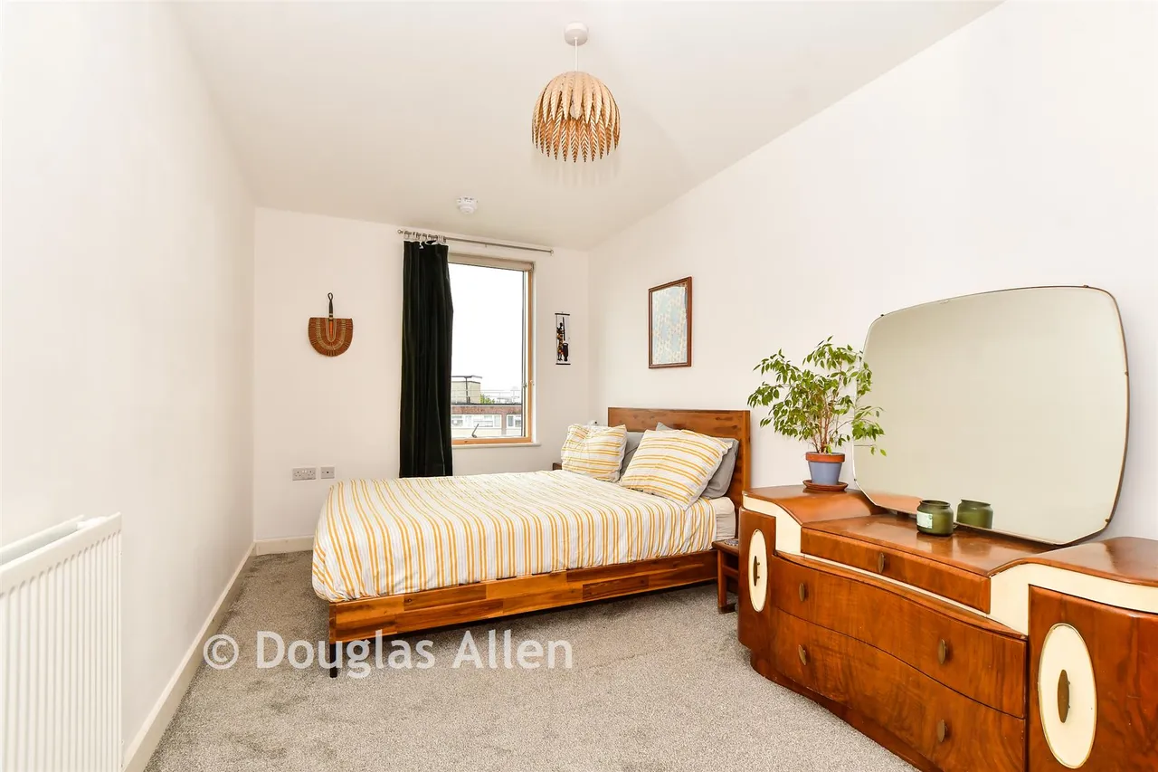 Lea Bridge Road, Walthamstow, E17, photo 2
