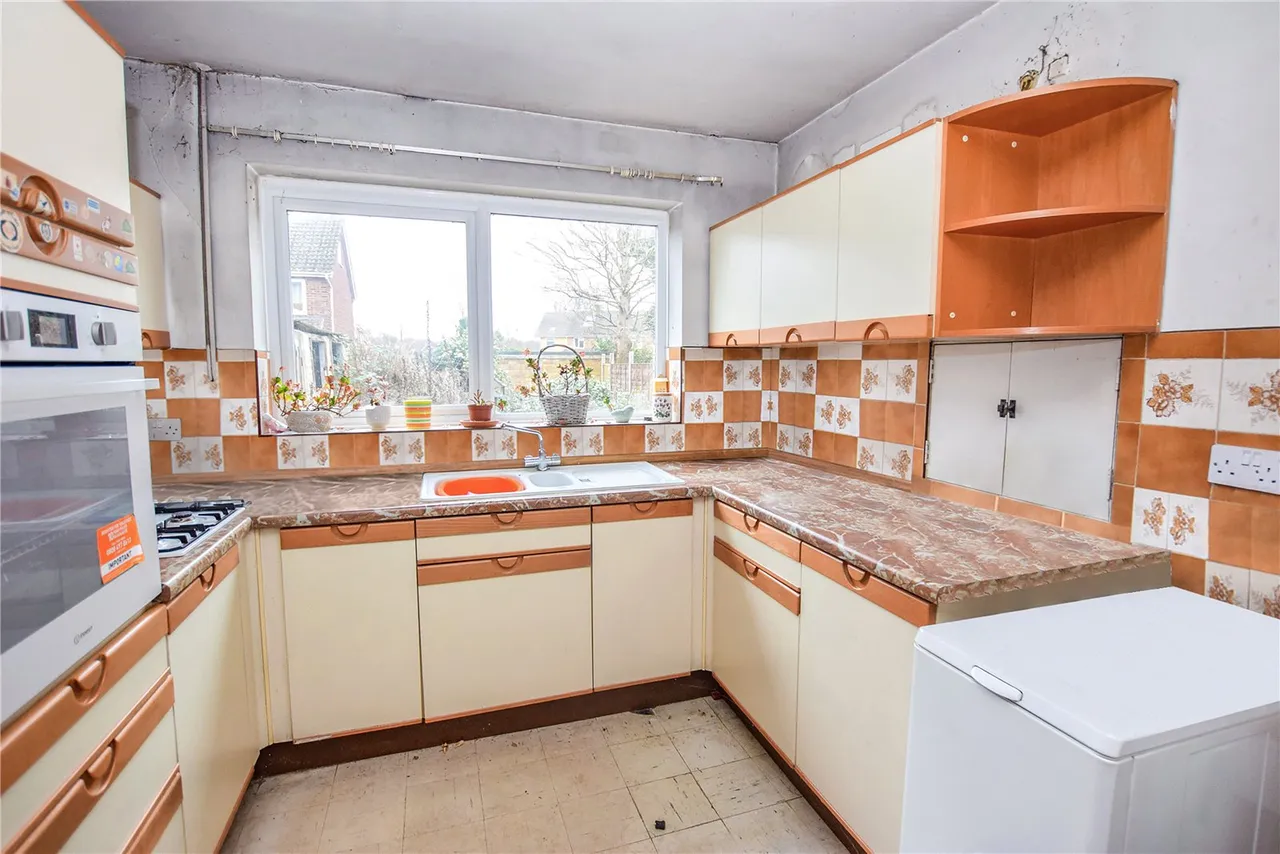 Ively Road, Farnborough, Hampshire, GU14 0JP, photo 2