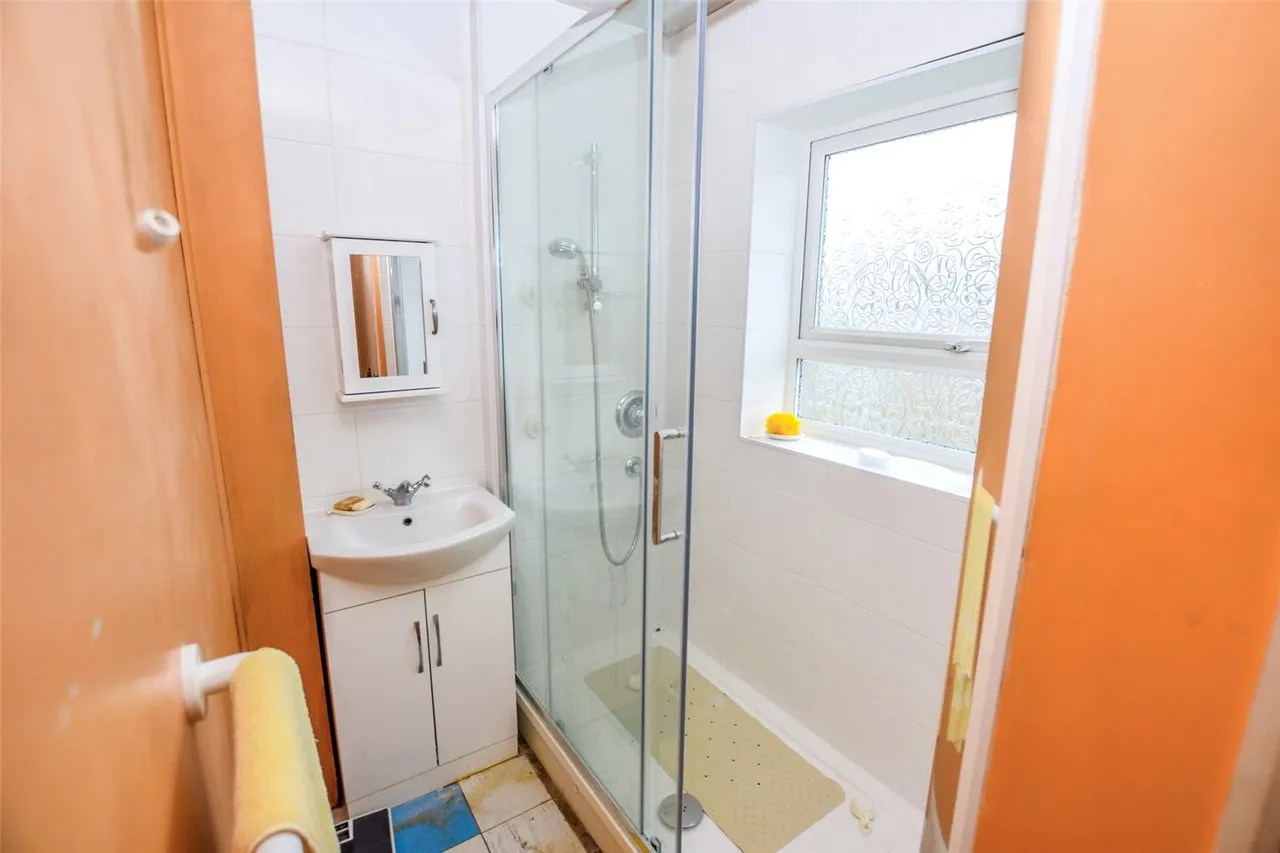 Ively Road, Farnborough, Hampshire, GU14 0JP, photo 5
