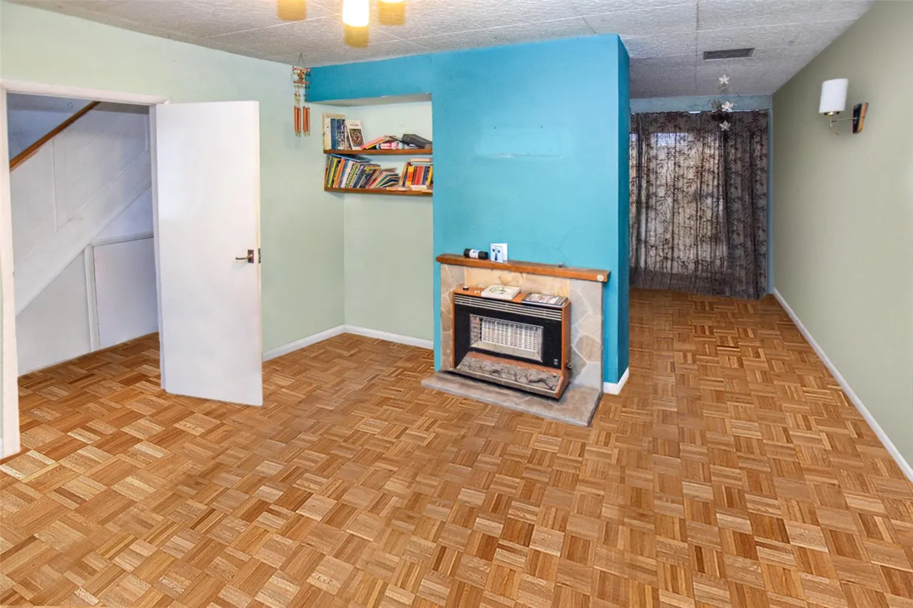 Ively Road, Farnborough, Hampshire, GU14 0JP, photo 3