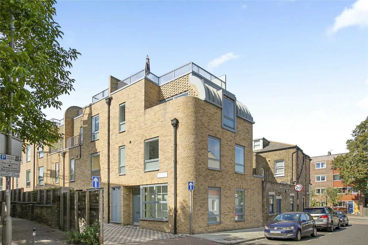 3 bed house for sale, Avery Walk, London, SW11