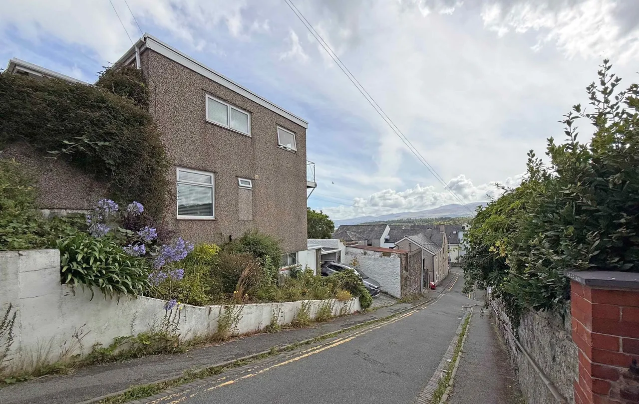 Garth Hill, Bangor, LL57, photo 19