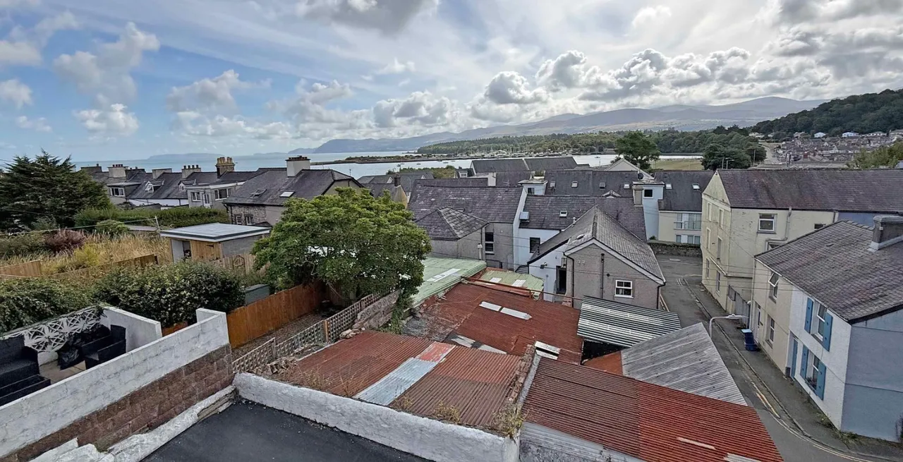 Garth Hill, Bangor, LL57, photo 22