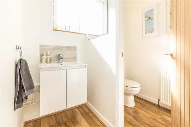 Primrose Avenue, Romford, RM6, photo 6