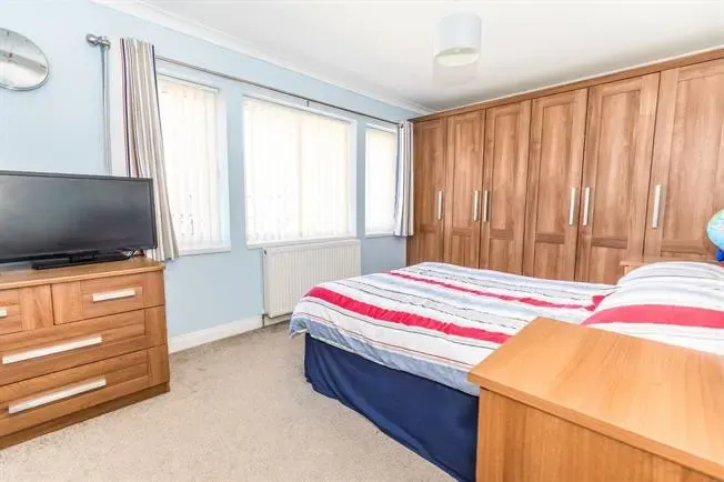 Primrose Avenue, Romford, RM6, photo 4