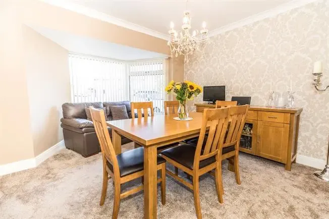 Primrose Avenue, Romford, RM6, photo 2