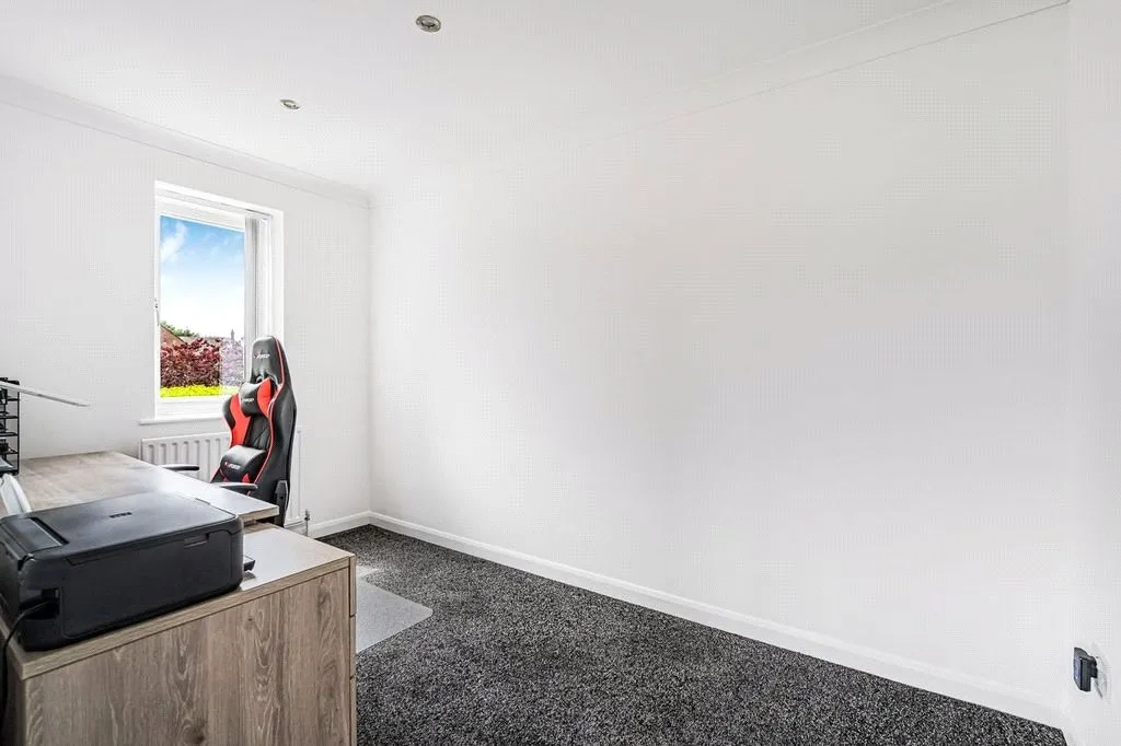 St. Georges Road, Badshot Lea, Farnham, Surrey, GU9 9LX, photo 8