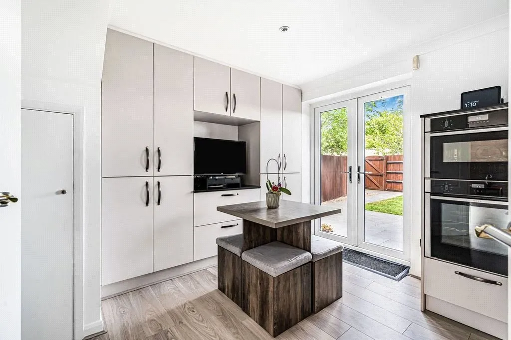 St. Georges Road, Badshot Lea, Farnham, Surrey, GU9 9LX, photo 7