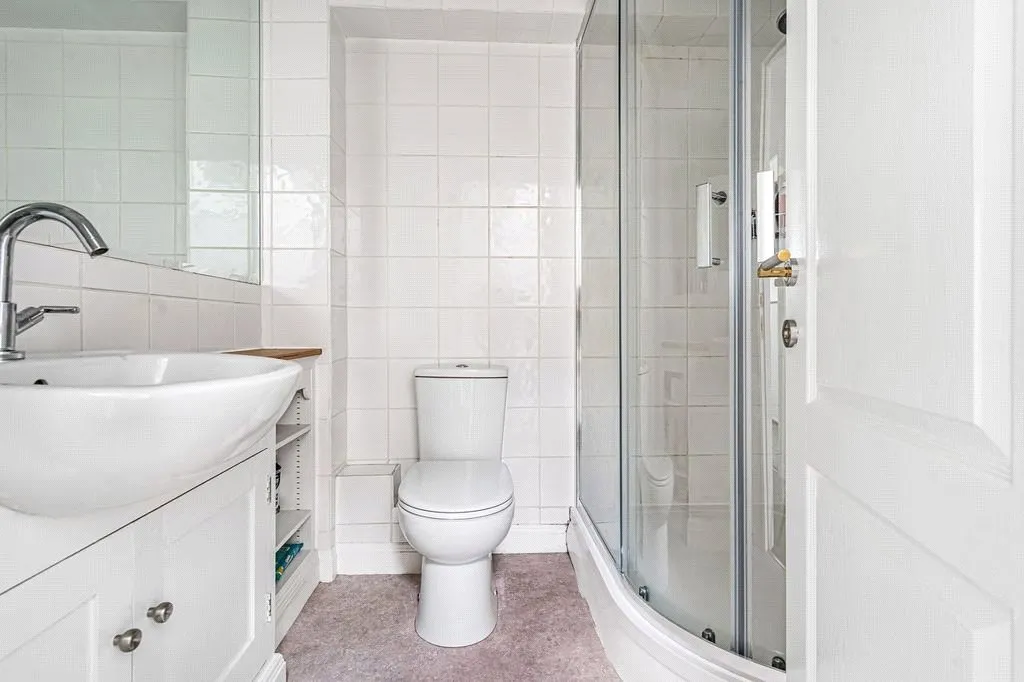 St. Georges Road, Badshot Lea, Farnham, Surrey, GU9 9LX, photo 12