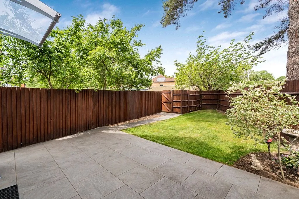 St. Georges Road, Badshot Lea, Farnham, Surrey, GU9 9LX, photo 13