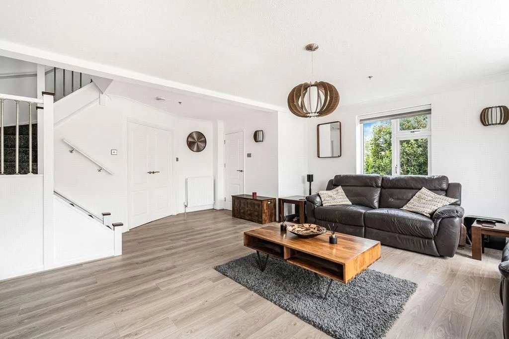 St. Georges Road, Badshot Lea, Farnham, Surrey, GU9 9LX, photo 9