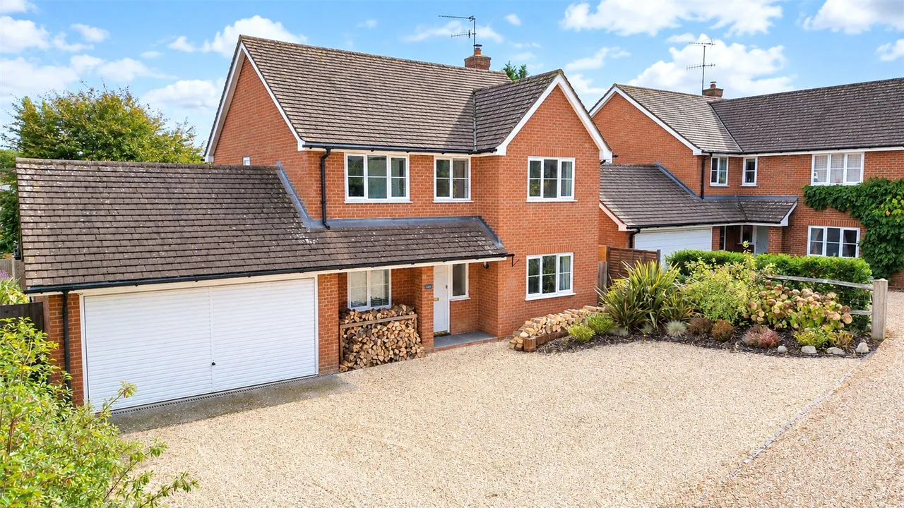 4 bed house for sale, Queens Road, Alton, GU34